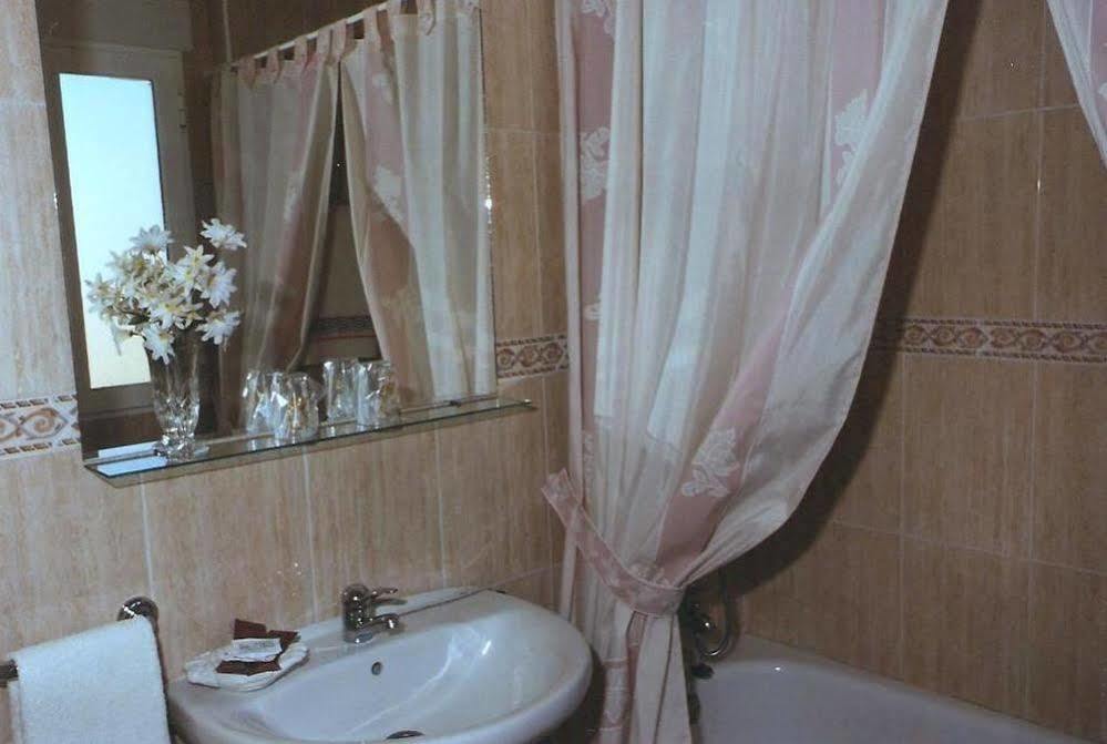 Olías del Rey Hostal 82 מראה חיצוני תמונה